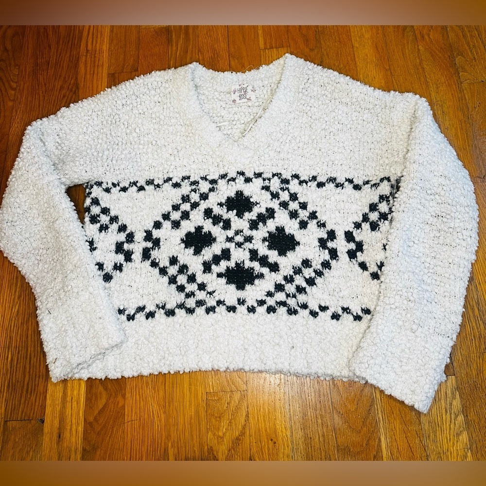 Hippie Rose Fuzzy Knit Geometric Sweater – Size Small